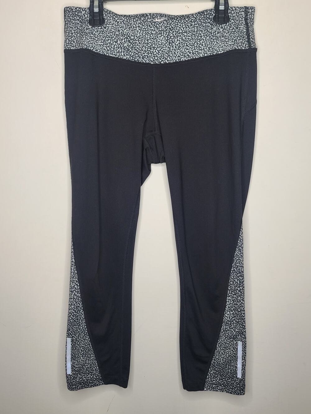 Nike running dri-fit black grey capri leggings - medium